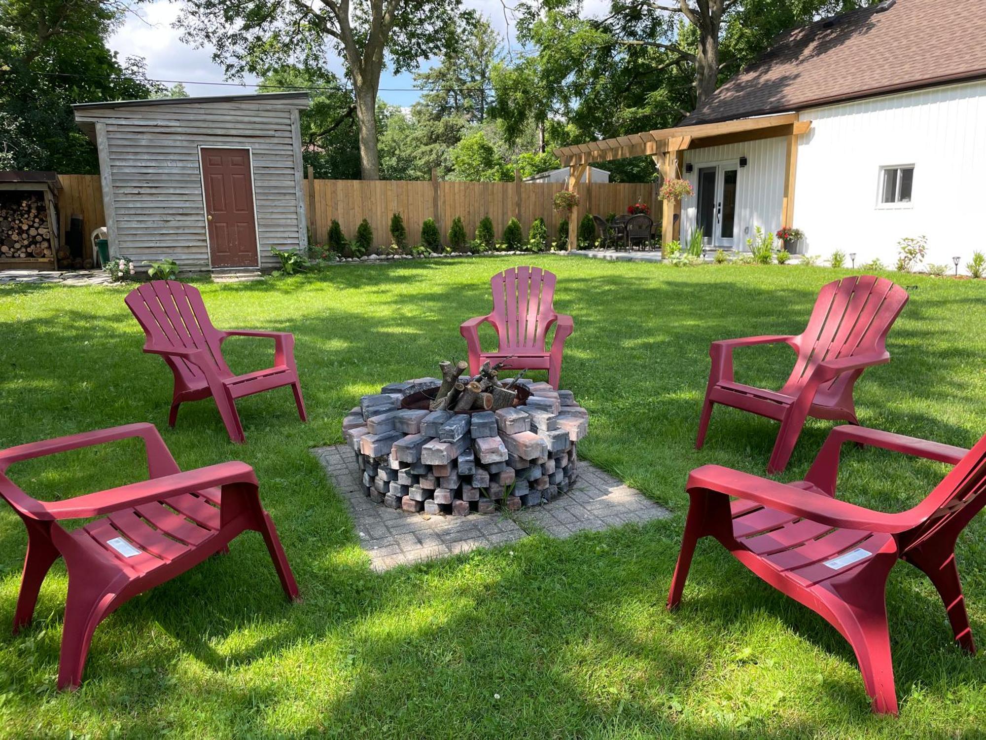 Cozy Cottage Style House Kitchener Exterior foto